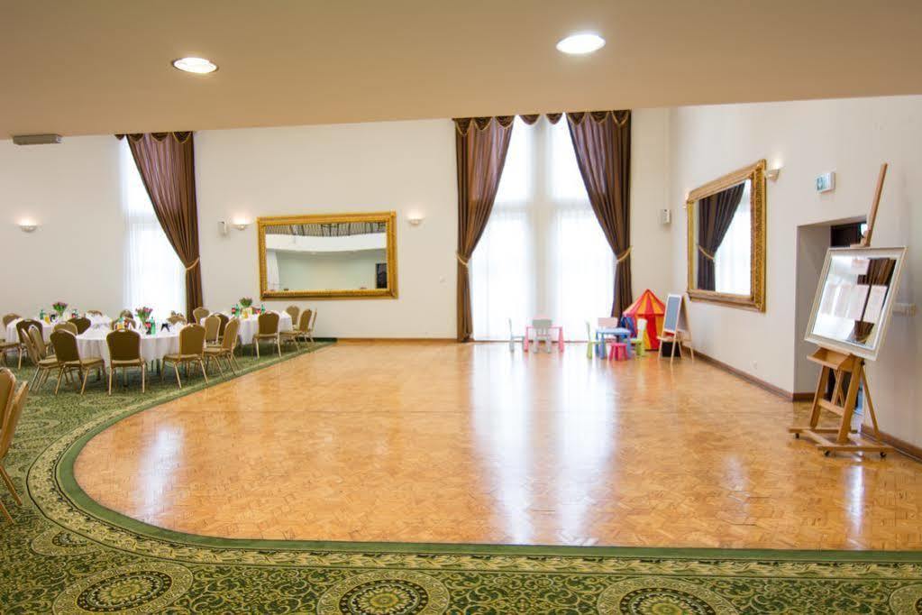 Centrum Konferencyjno-Apartamentowe Mrówka Varsovia Exterior foto